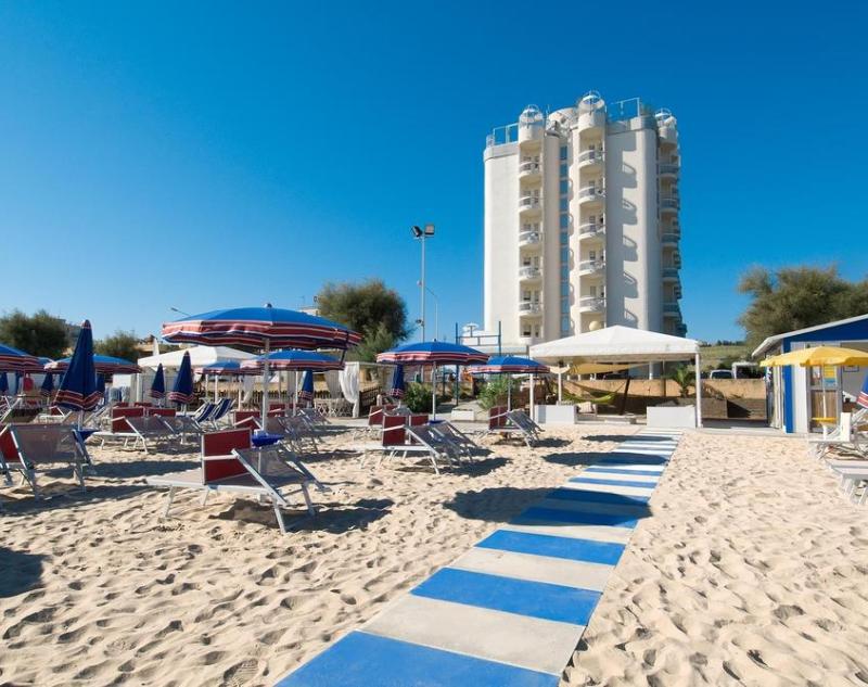senigalliahotels en the-sea-and-the-beach-pc14 010